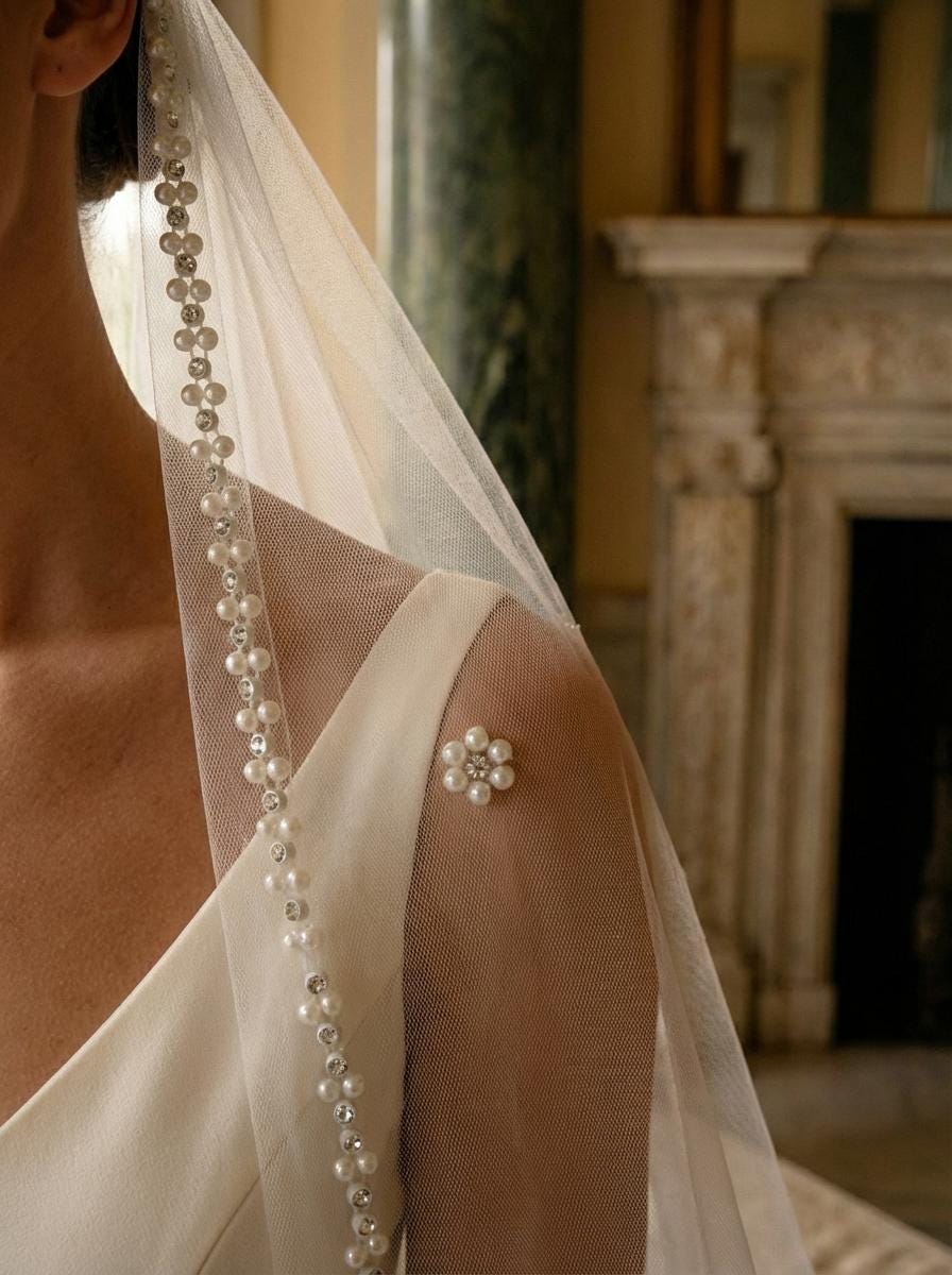 Delicate Pearl Rhinestone Veil